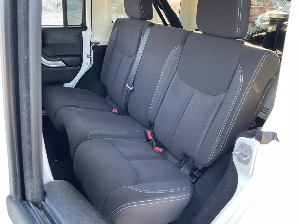 Photo 19 of this JEEP WRANGLER UNLIMI