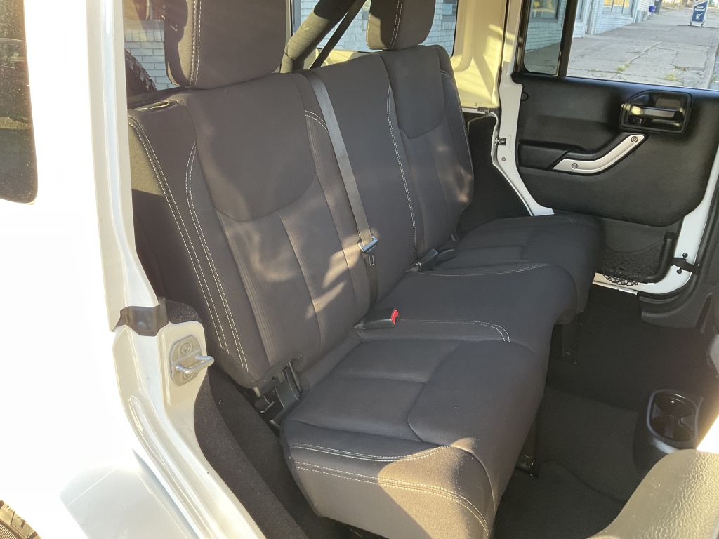 Photo 21 of this JEEP WRANGLER UNLIMI