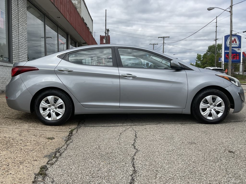 Photo 2 of this HYUNDAI ELANTRA