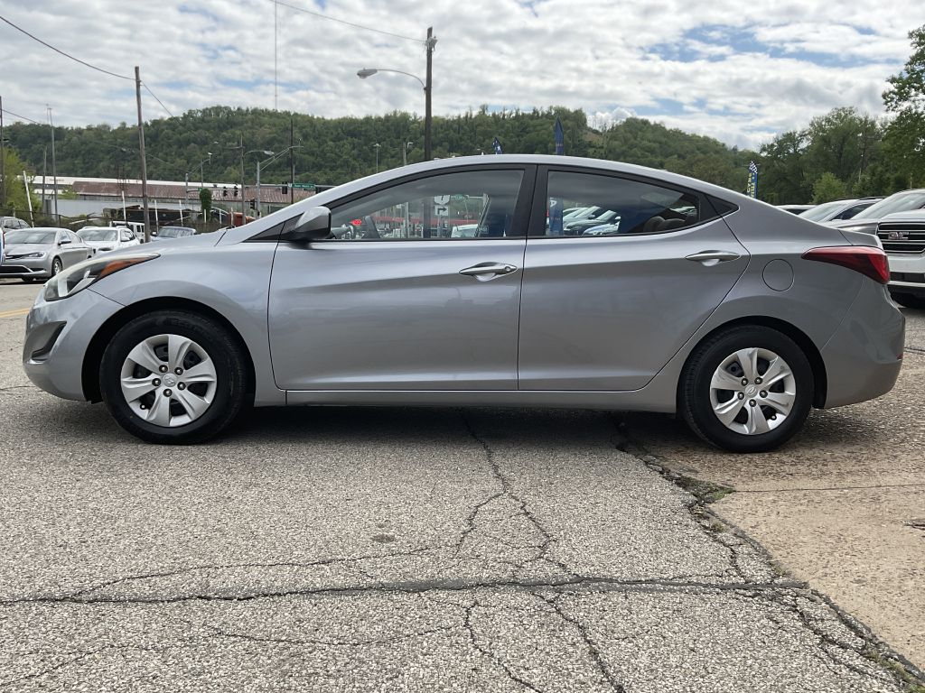 Photo 6 of this HYUNDAI ELANTRA