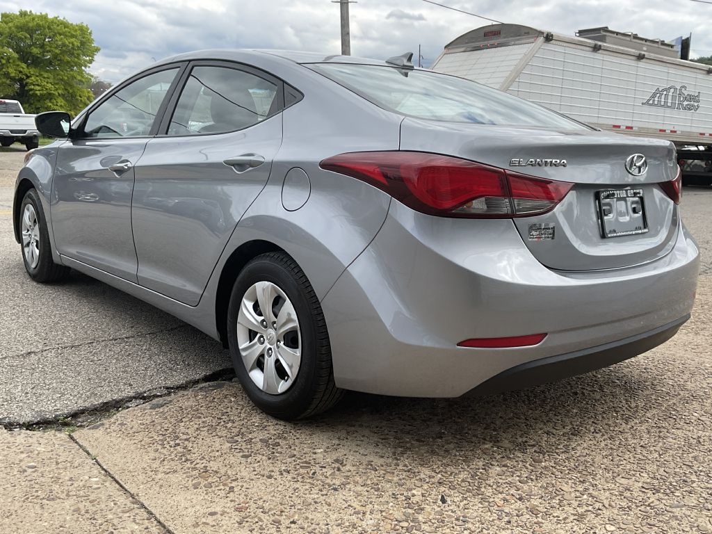 Photo 7 of this HYUNDAI ELANTRA