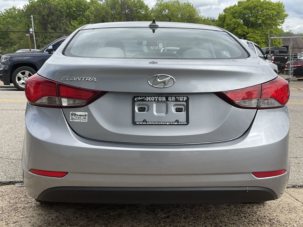 Photo 8 of this HYUNDAI ELANTRA