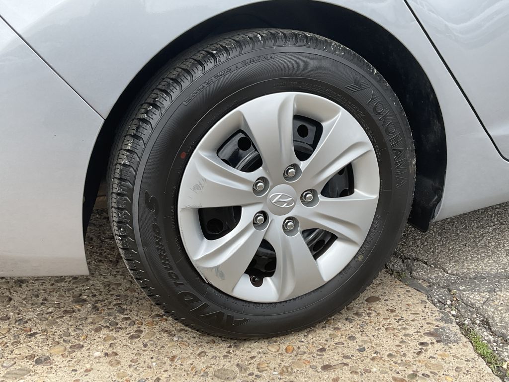 Photo 11 of this HYUNDAI ELANTRA