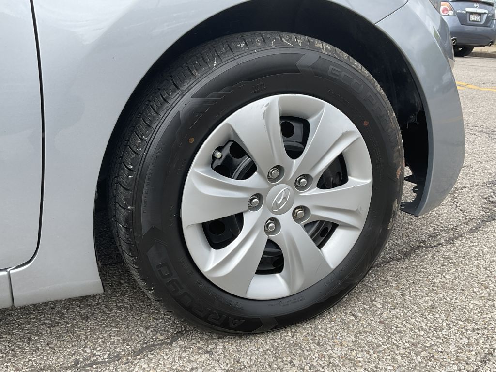Photo 12 of this HYUNDAI ELANTRA