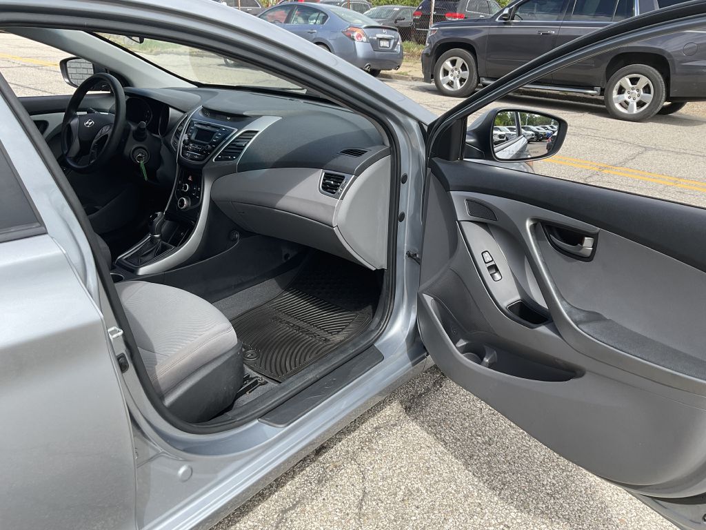 Photo 15 of this HYUNDAI ELANTRA