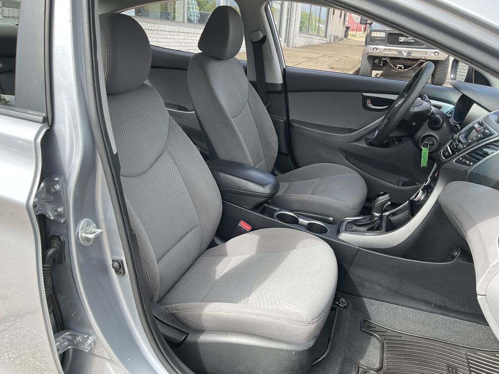 Photo 16 of this HYUNDAI ELANTRA