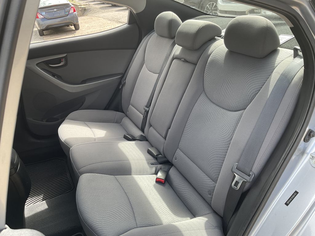 Photo 18 of this HYUNDAI ELANTRA