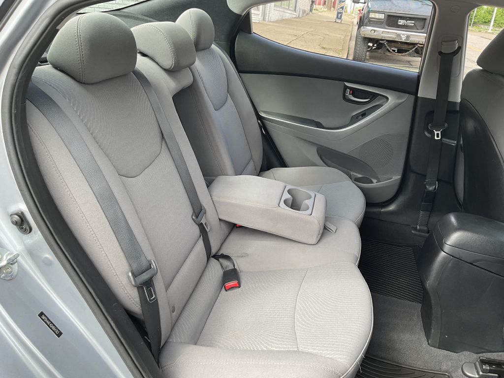Photo 20 of this HYUNDAI ELANTRA