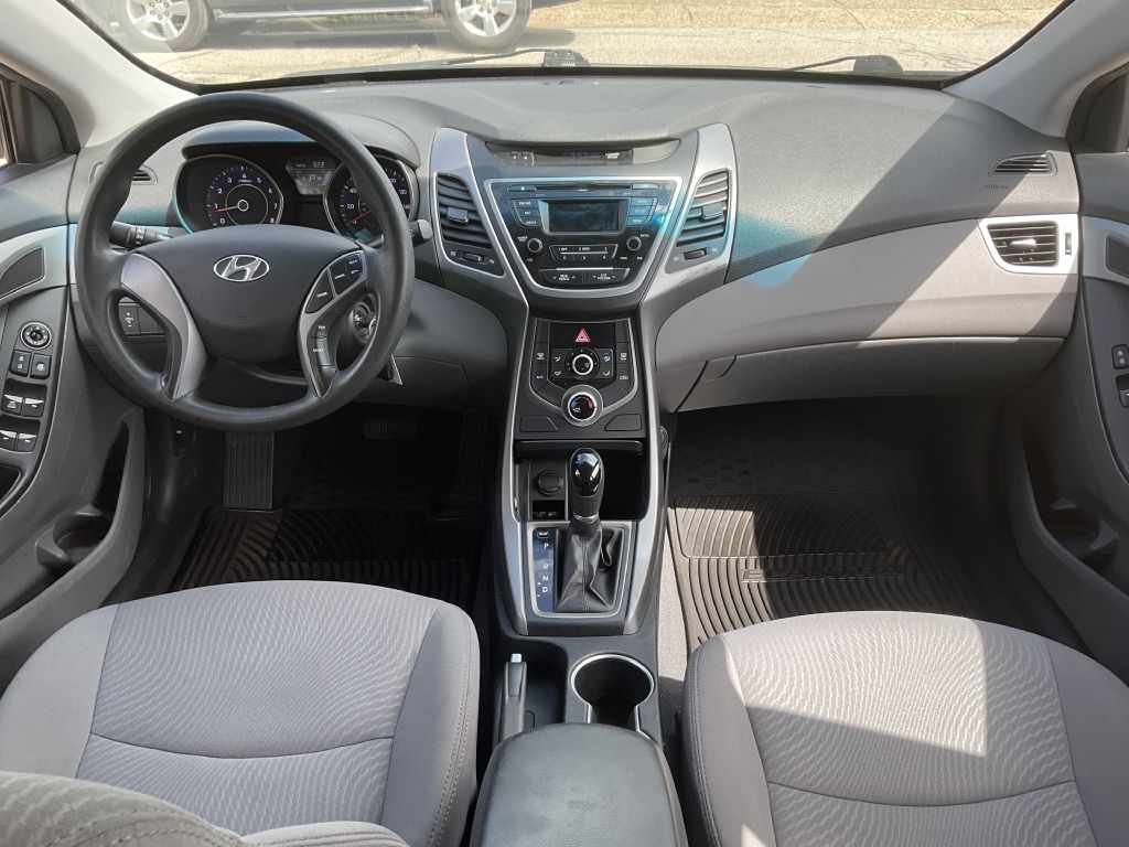 Photo 21 of this HYUNDAI ELANTRA