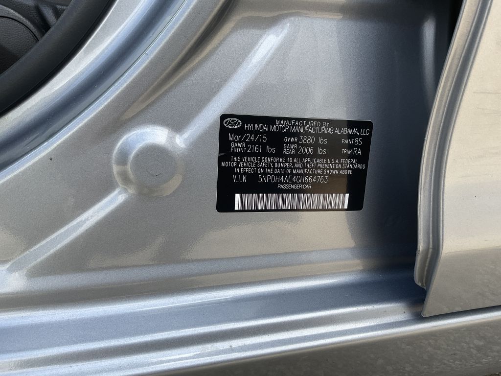 Photo 25 of this HYUNDAI ELANTRA