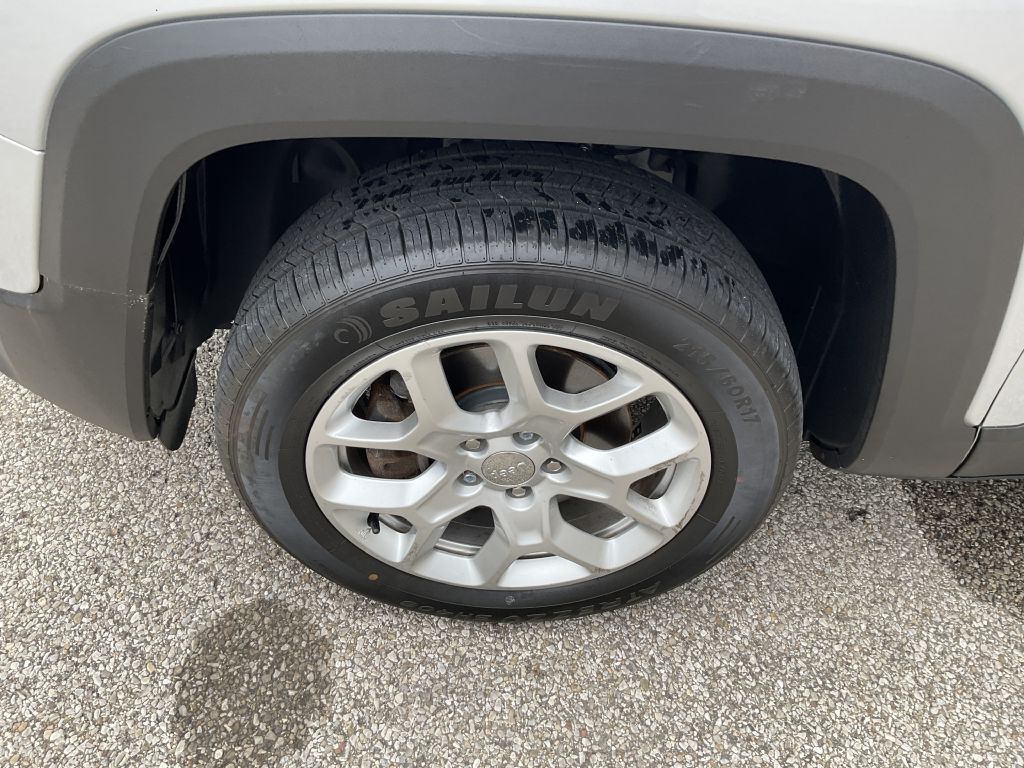 Photo 9 of this JEEP RENEGADE