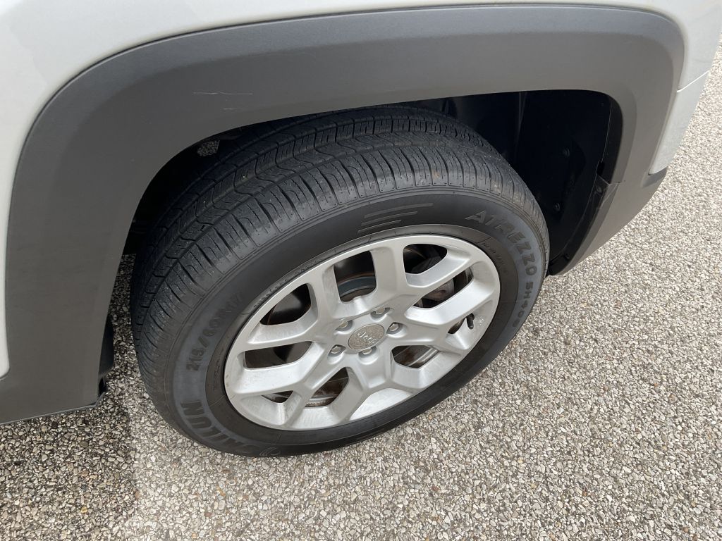 Photo 11 of this JEEP RENEGADE