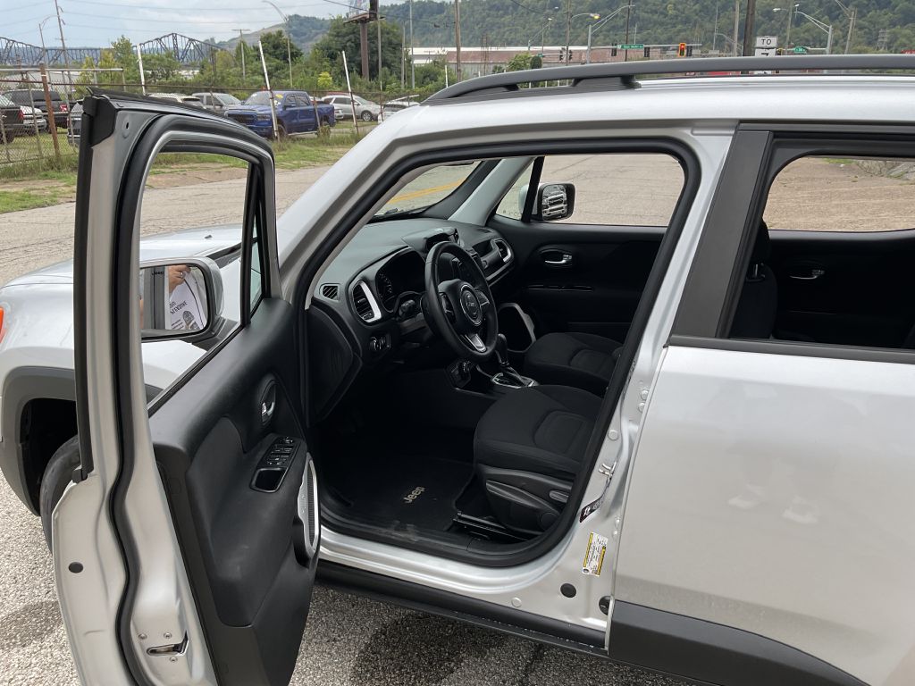 Photo 13 of this JEEP RENEGADE