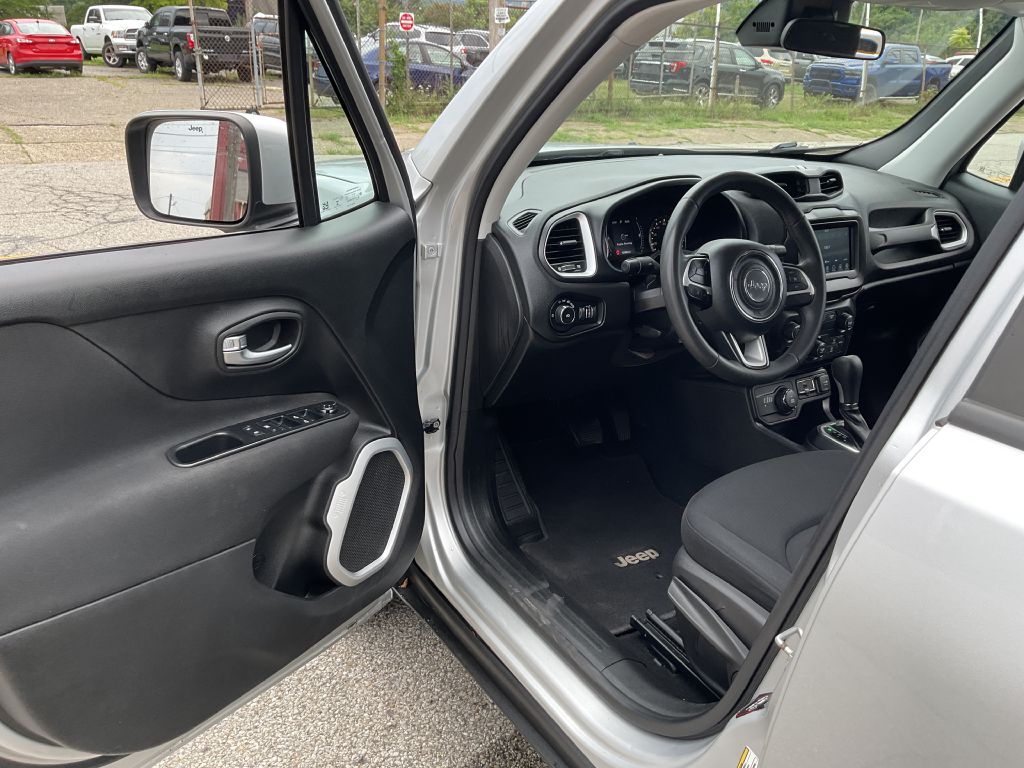 Photo 15 of this JEEP RENEGADE