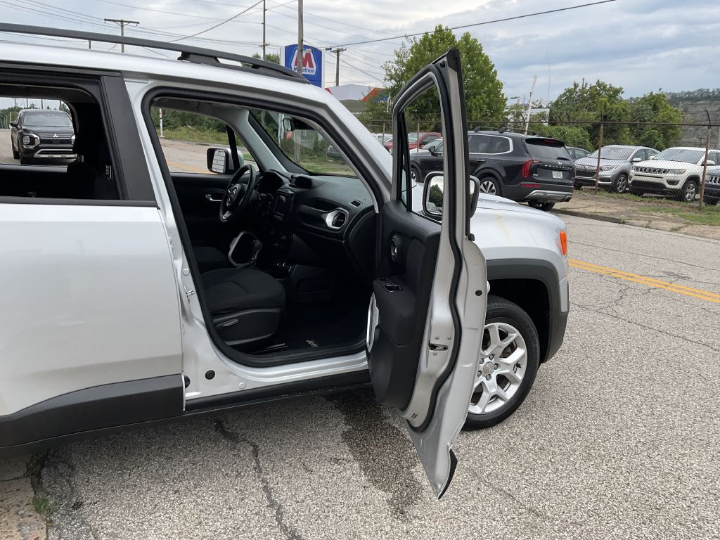 Photo 16 of this JEEP RENEGADE