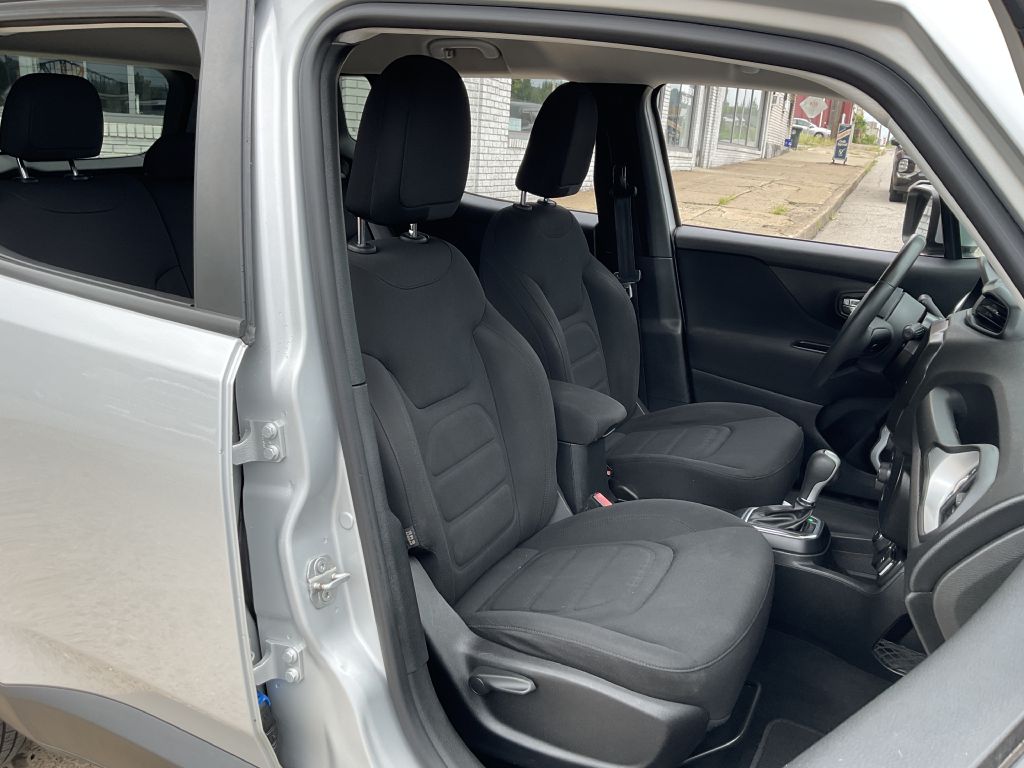 Photo 17 of this JEEP RENEGADE