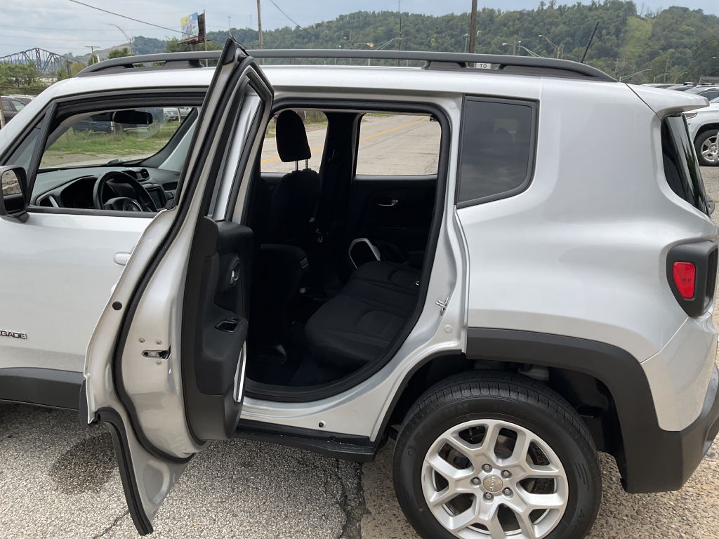 Photo 19 of this JEEP RENEGADE