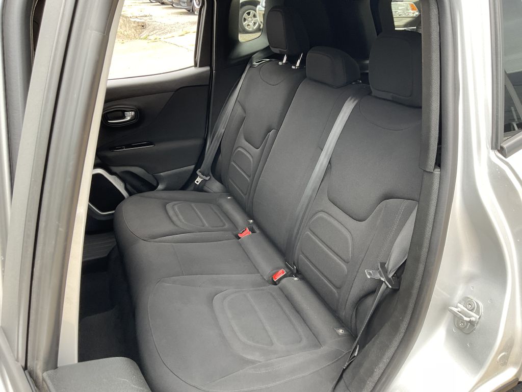 Photo 20 of this JEEP RENEGADE