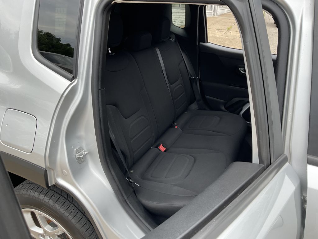Photo 22 of this JEEP RENEGADE