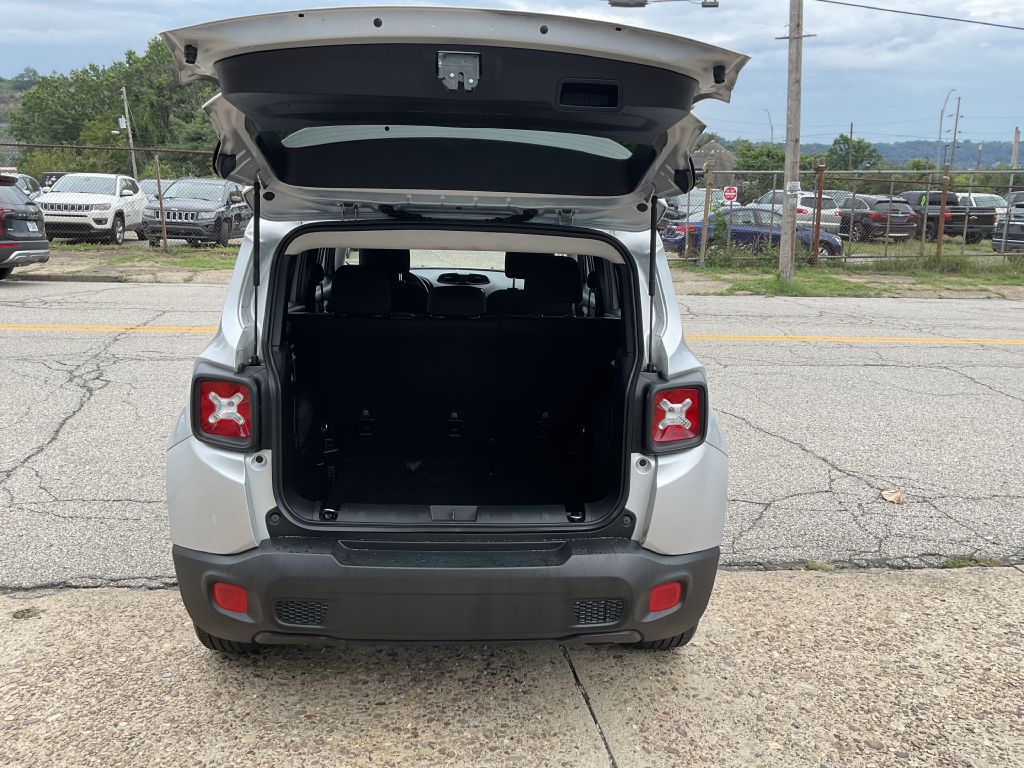 Photo 23 of this JEEP RENEGADE