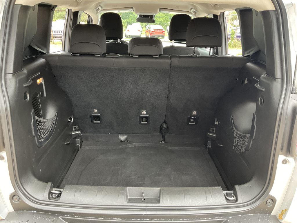 Photo 24 of this JEEP RENEGADE