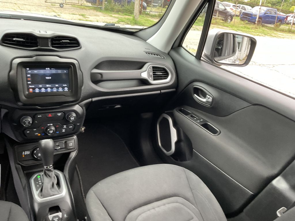 Photo 27 of this JEEP RENEGADE
