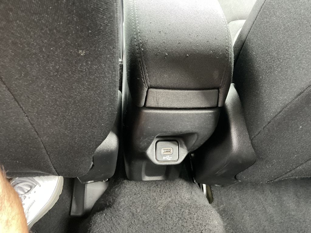 Photo 28 of this JEEP RENEGADE