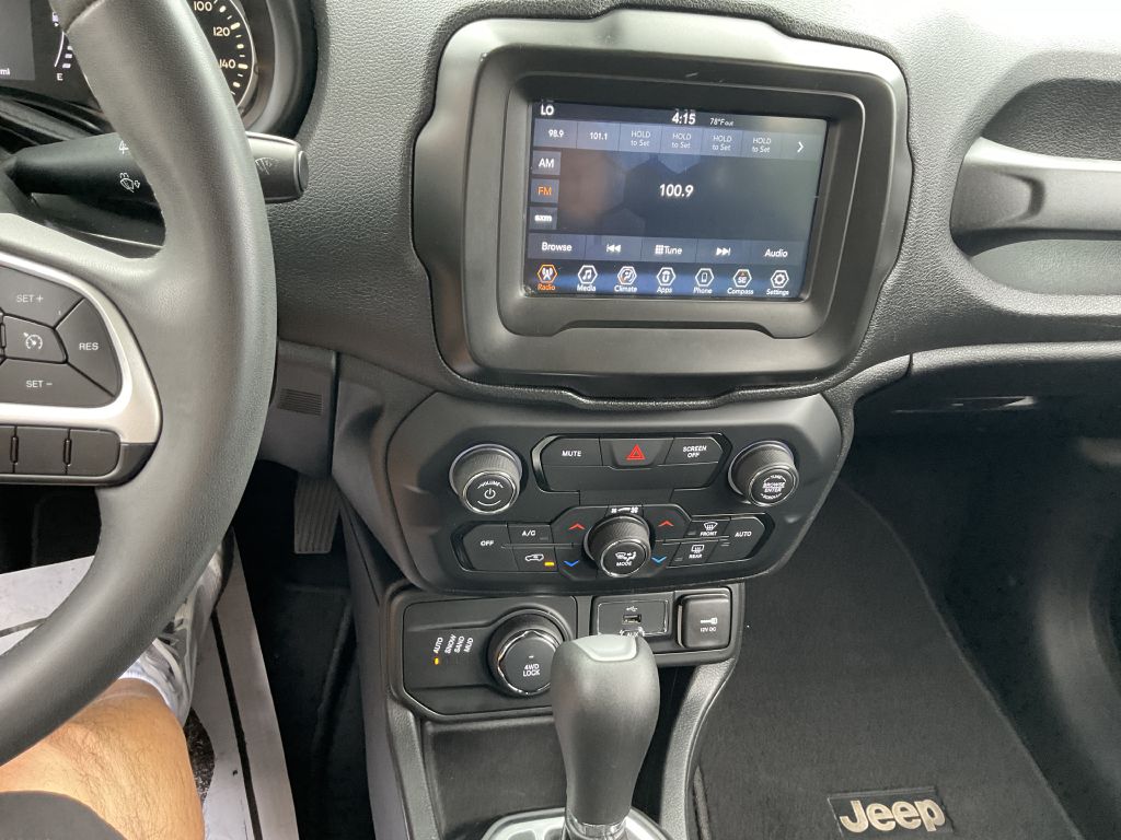 Photo 31 of this JEEP RENEGADE