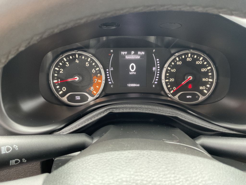 Photo 32 of this JEEP RENEGADE