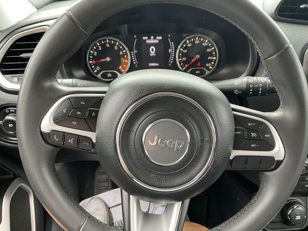 Photo 33 of this JEEP RENEGADE