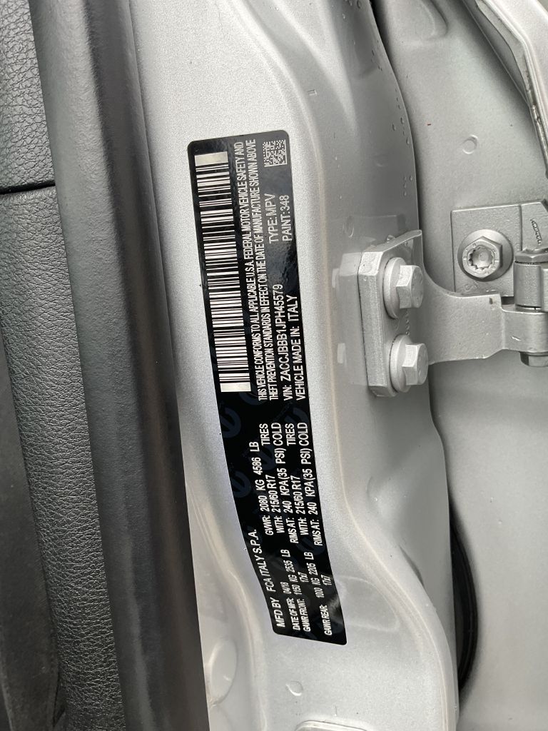 Photo 34 of this JEEP RENEGADE