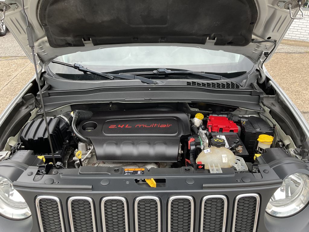 Photo 35 of this JEEP RENEGADE