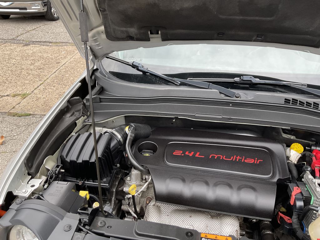 Photo 36 of this JEEP RENEGADE