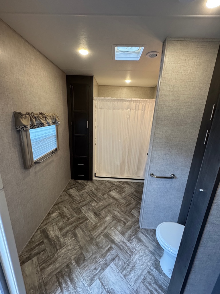 Photo 9 of this HL ENTERPRISE PREMIER