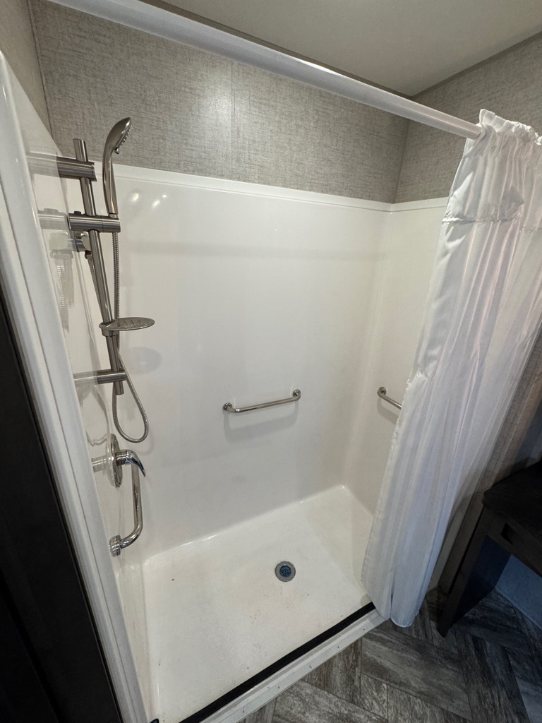 Photo 10 of this HL ENTERPRISE PREMIER