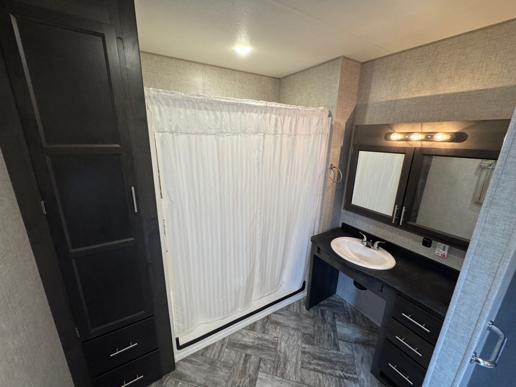 Photo 8 of this HL ENTERPRISE PREMIER