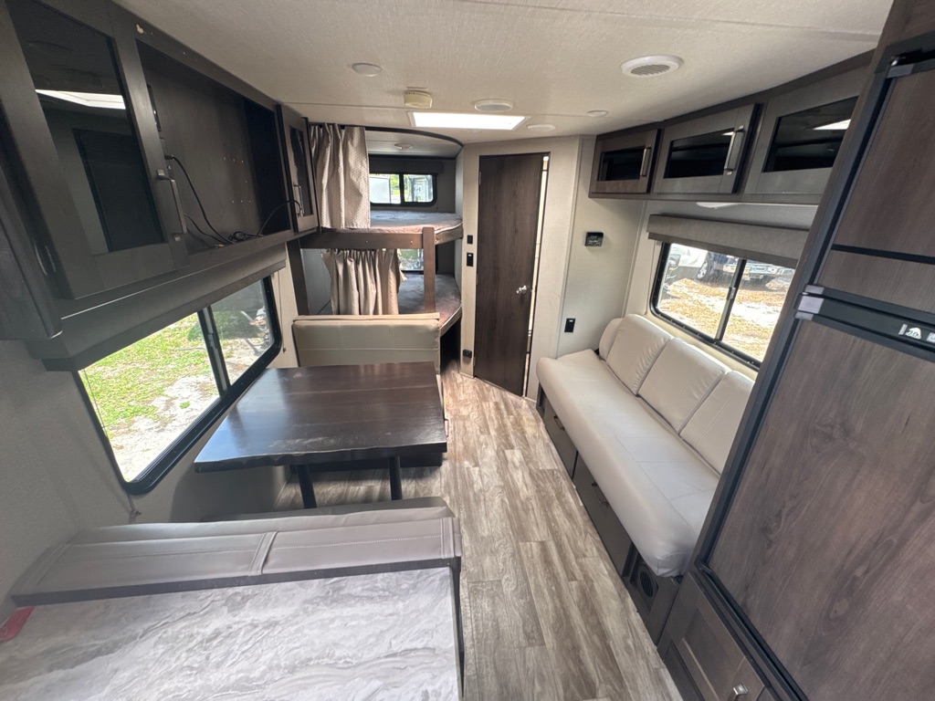 Photo 6 of this GRAND DESIGN TRANSCEND XPLOR