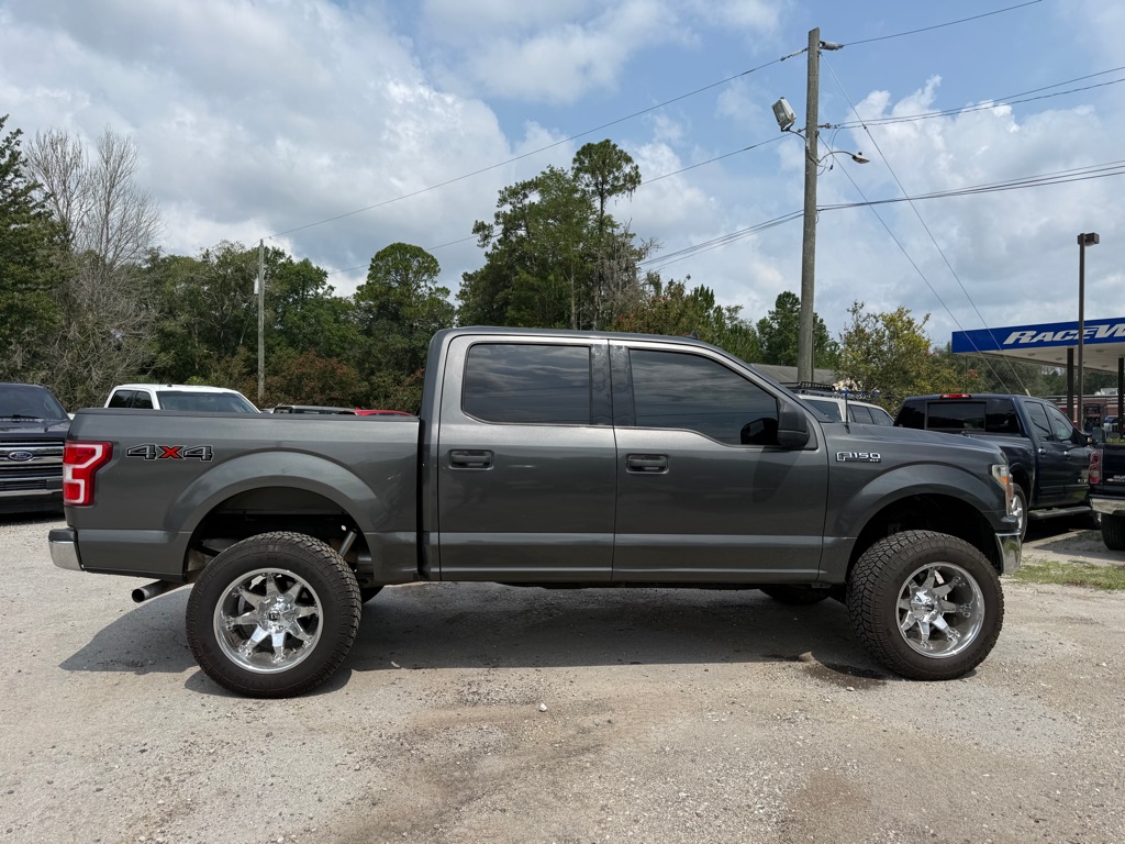 Photo 4 of this FORD F150