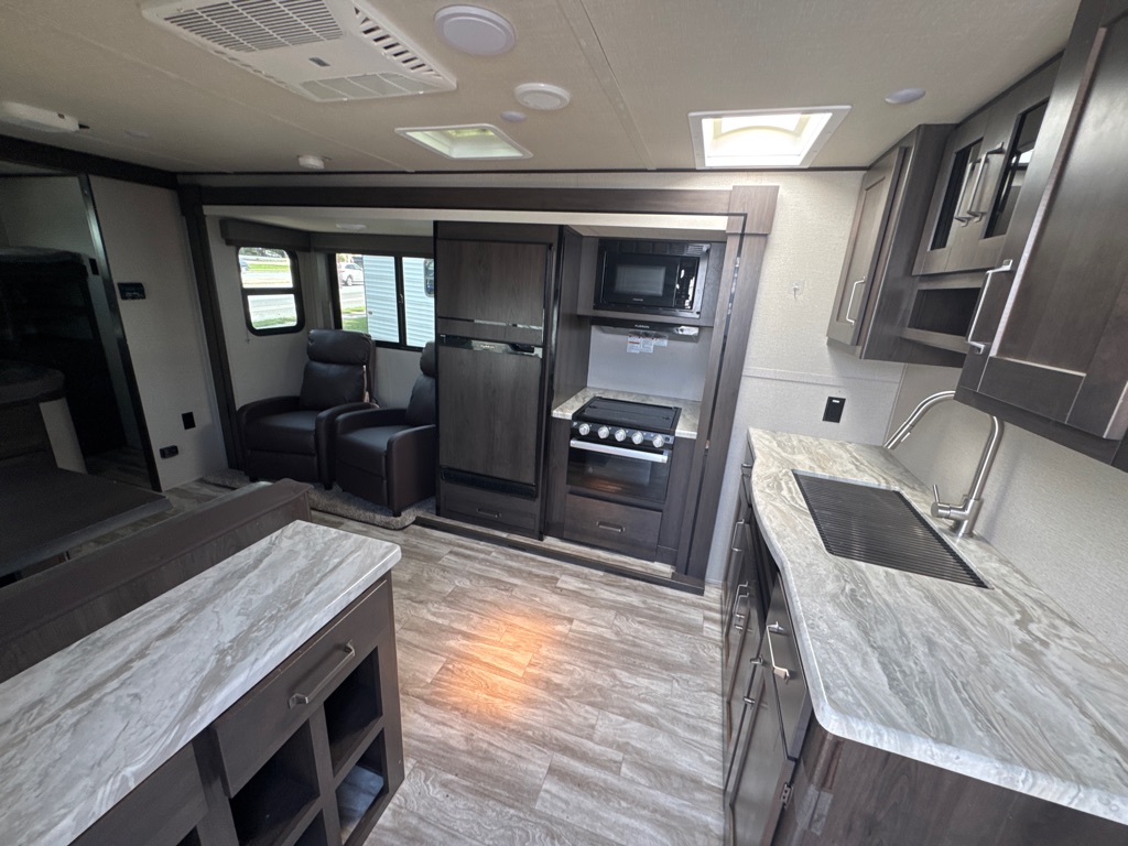 Photo 7 of this GRAND DESIGN TRANSCEND XPLOR