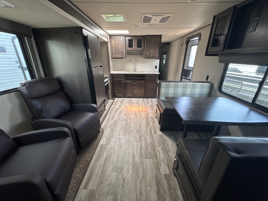 Photo 11 of this GRAND DESIGN TRANSCEND XPLOR
