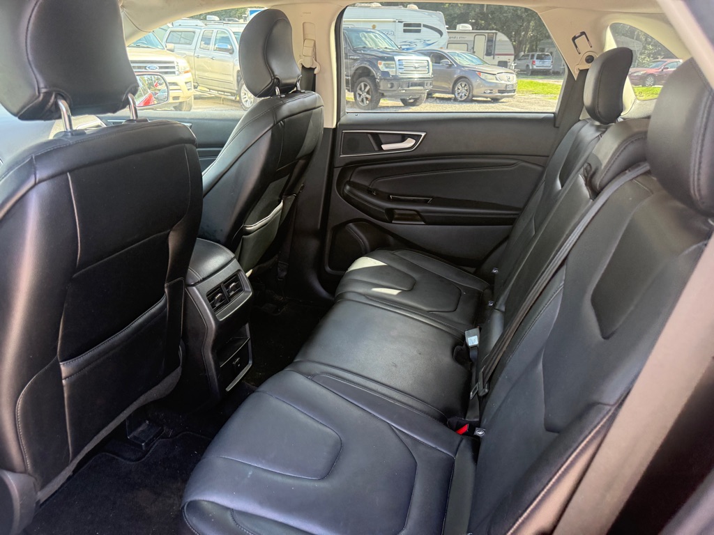 Photo 10 of this FORD EDGE