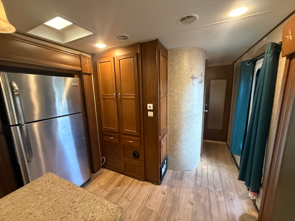 Photo 12 of this HIGHLAND RIDGE RV MESA RIDGE