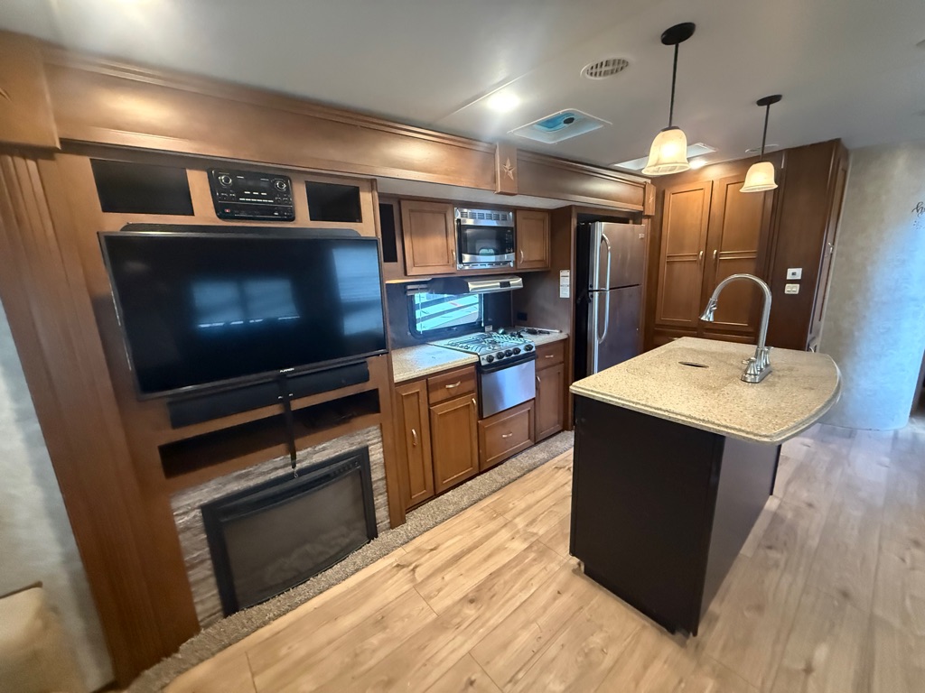 Photo 11 of this HIGHLAND RIDGE RV MESA RIDGE