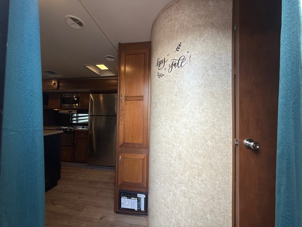 Photo 8 of this HIGHLAND RIDGE RV MESA RIDGE