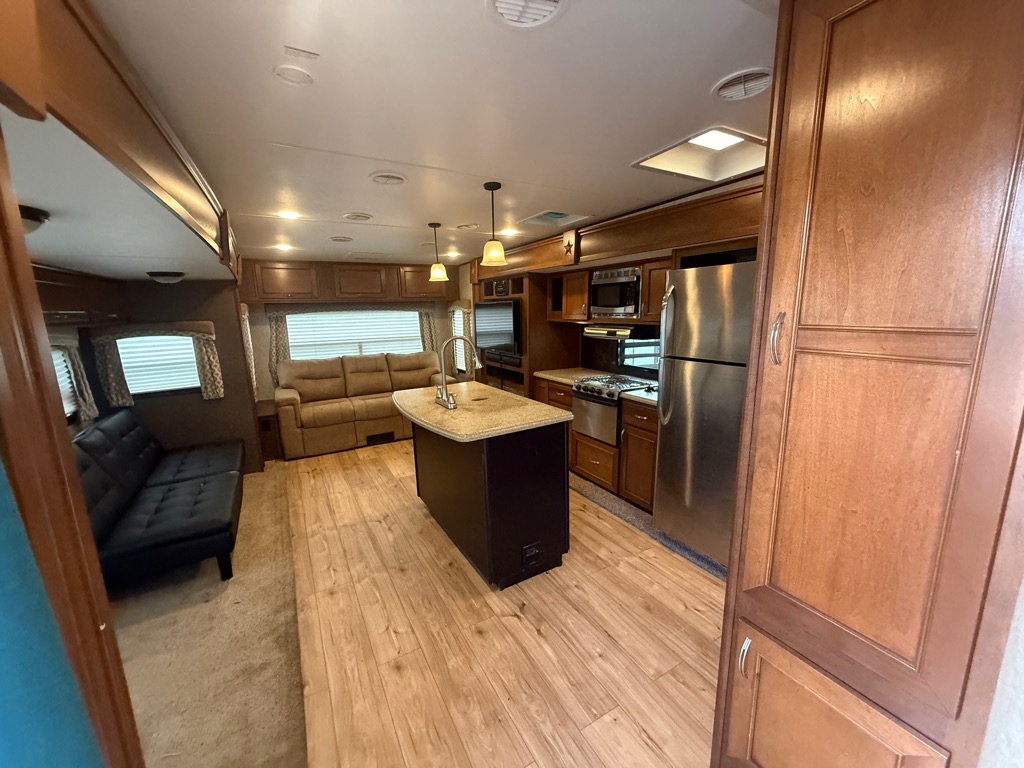 Photo 9 of this HIGHLAND RIDGE RV MESA RIDGE