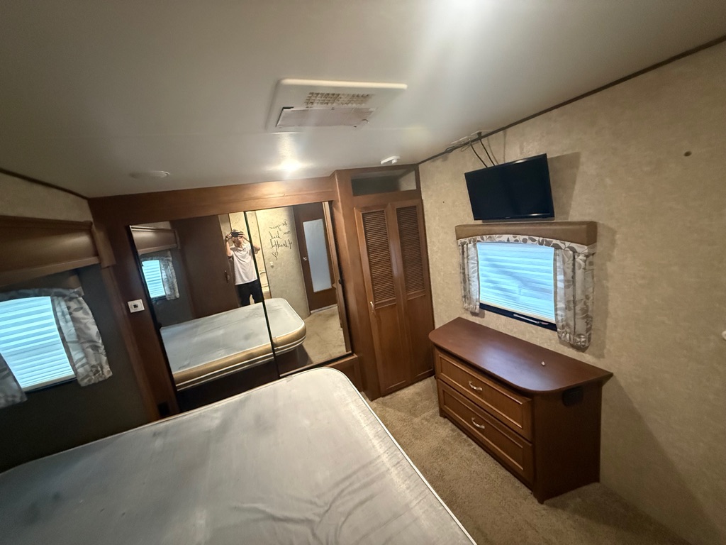 Photo 14 of this HIGHLAND RIDGE RV MESA RIDGE