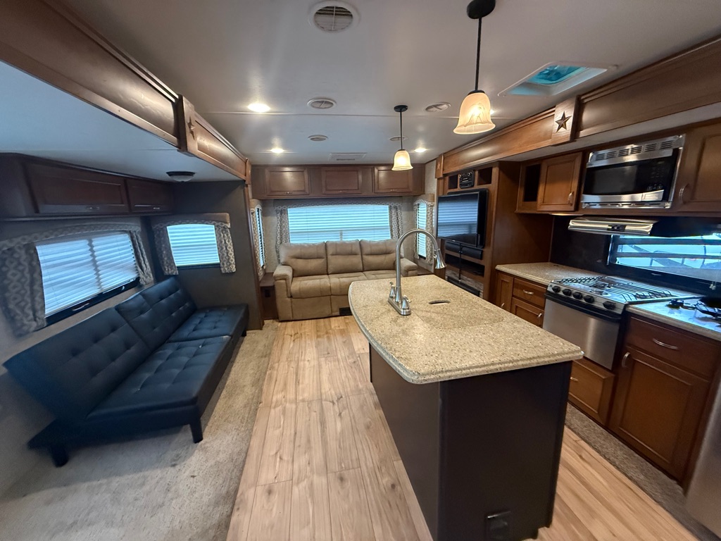 Photo 10 of this HIGHLAND RIDGE RV MESA RIDGE