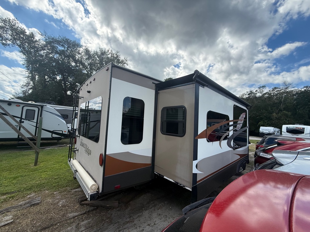 Photo 4 of this HIGHLAND RIDGE RV MESA RIDGE