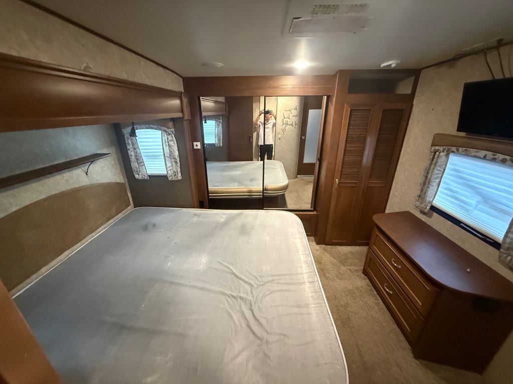 Photo 13 of this HIGHLAND RIDGE RV MESA RIDGE