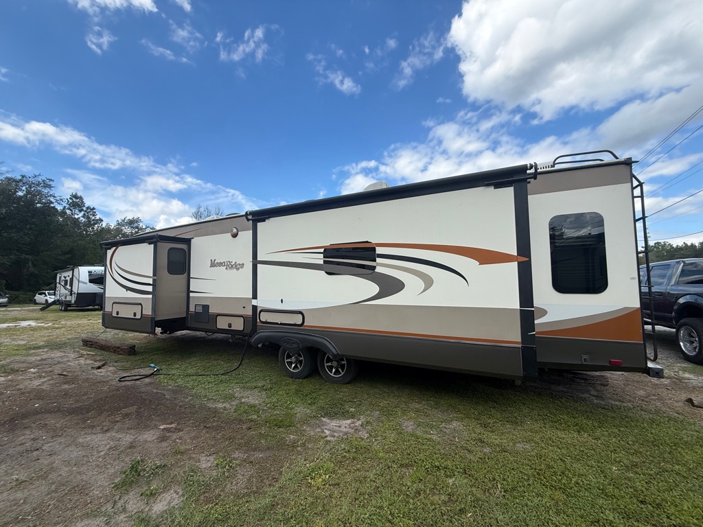 Photo 7 of this HIGHLAND RIDGE RV MESA RIDGE